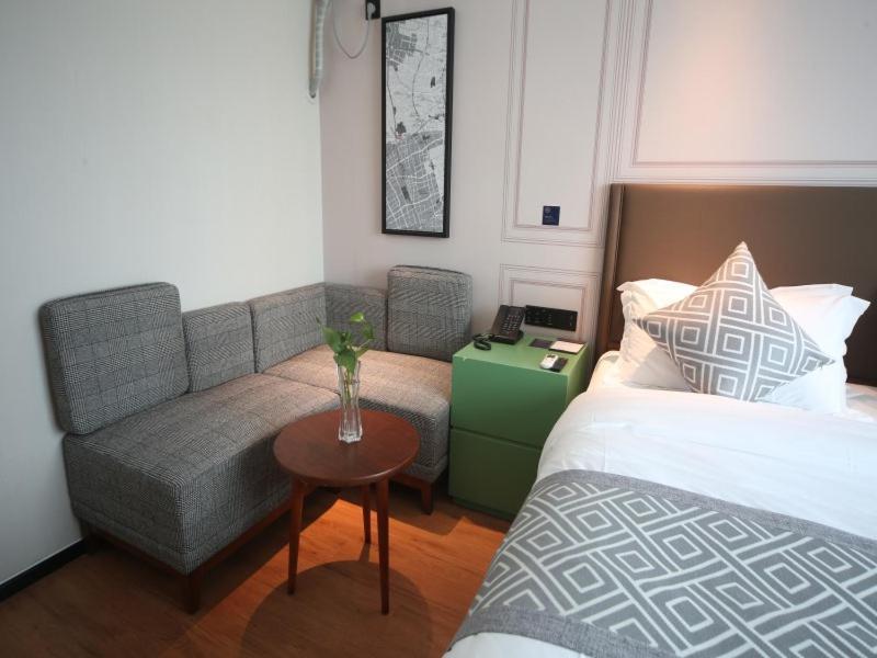 Gma Hotel Shanghai Wuning Road Zhenping Road Metro Station Exterior photo